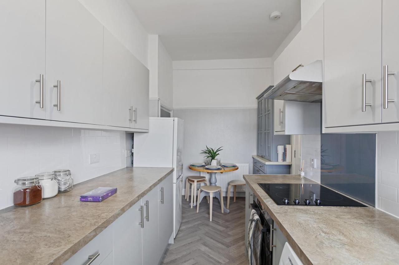 Lovely 3 Bedroom Apartment In Aberdeen Centre المظهر الخارجي الصورة