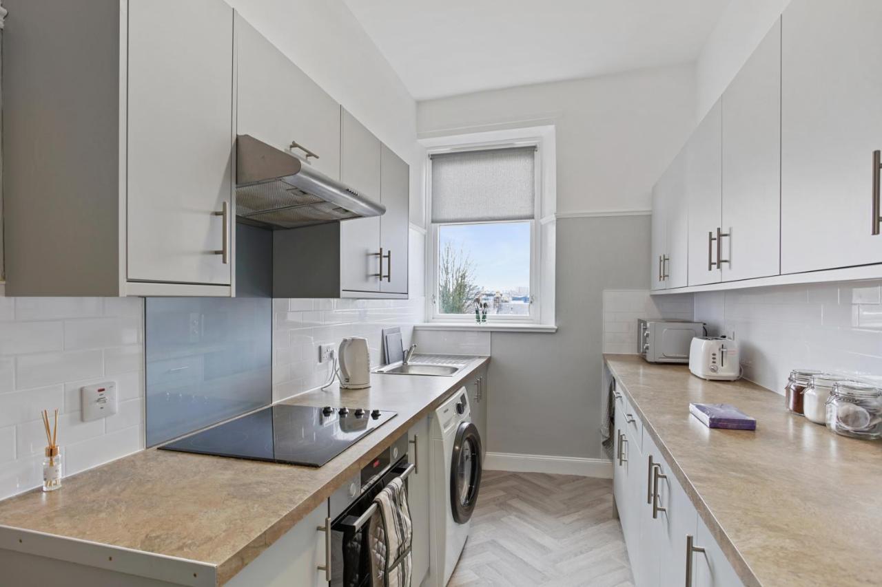 Lovely 3 Bedroom Apartment In Aberdeen Centre المظهر الخارجي الصورة