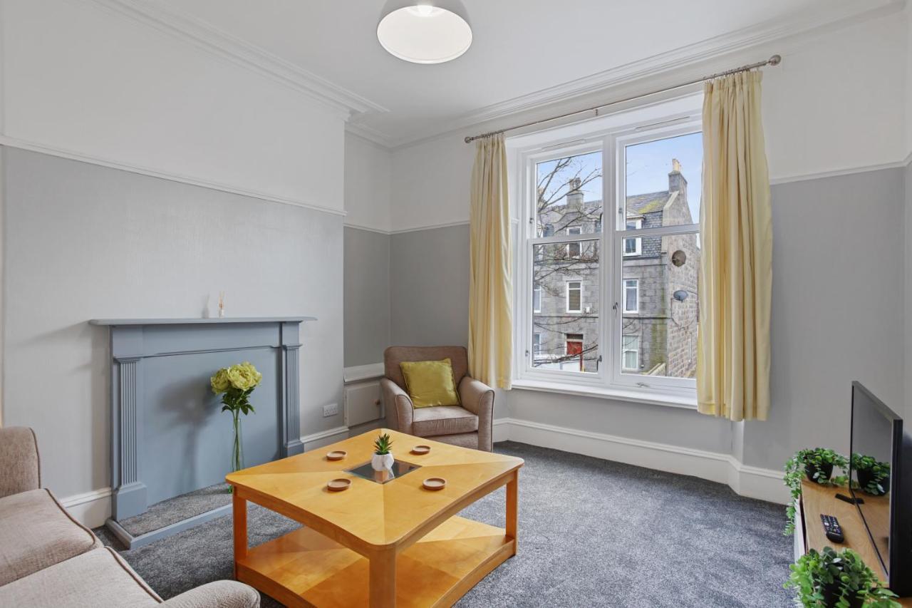 Lovely 3 Bedroom Apartment In Aberdeen Centre المظهر الخارجي الصورة